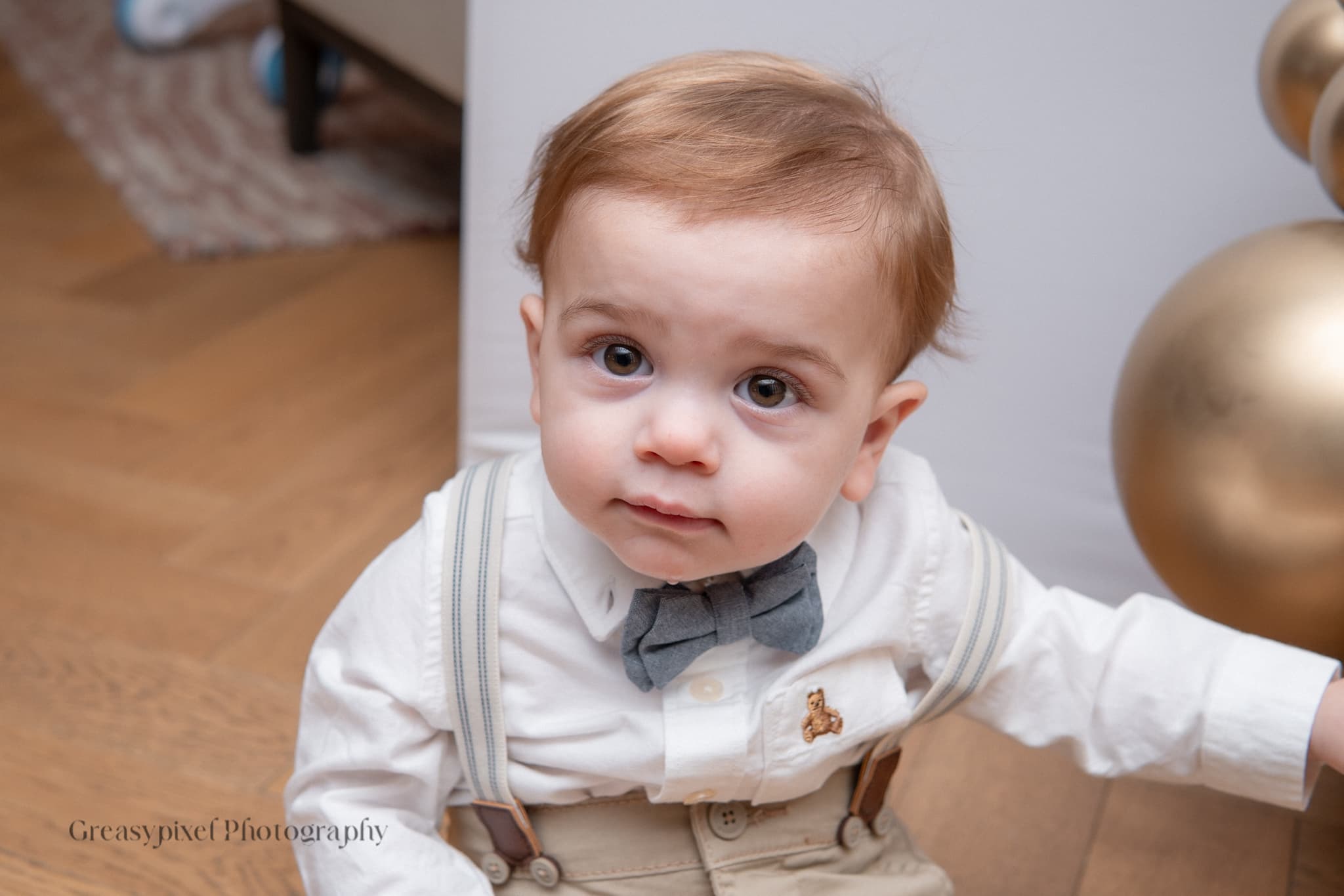 First birthday portrait photography Kitchener - baby with blue balloons